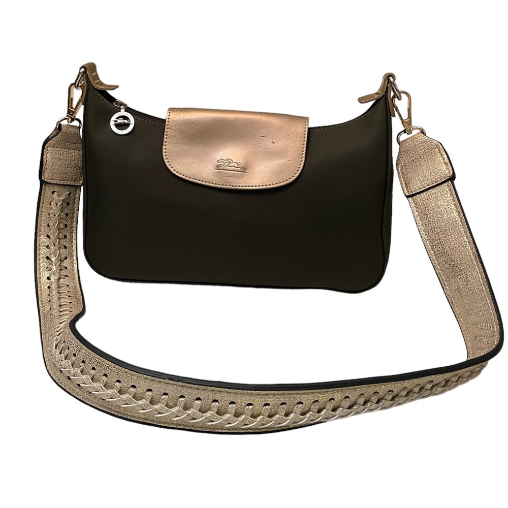 Green/Gold shoulder purse.